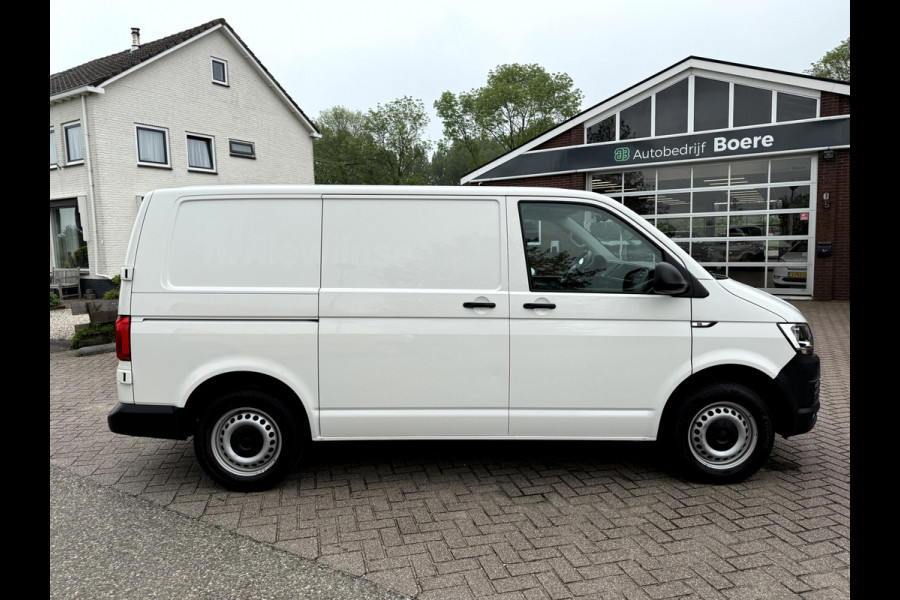 Volkswagen Transporter 2.0 TDI Execuitve Pakket Trekhaak, App Connect, 3-Persoons