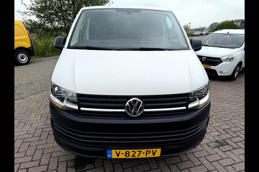 Volkswagen Transporter 2.0 TDI Execuitve Pakket Trekhaak, App Connect, 3-Persoons