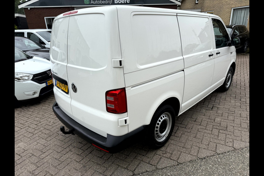 Volkswagen Transporter 2.0 TDI Execuitve Pakket Trekhaak, App Connect, 3-Persoons