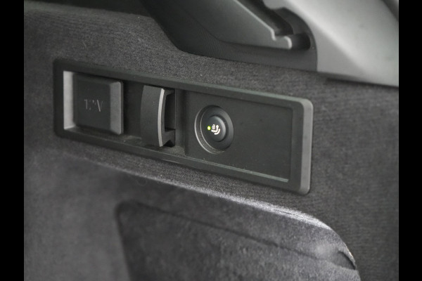 BMW 3 Serie Touring 330e M Sport FACELIFT PHEV 293pk Dealer O.H. | Trekhaak Af Fabriek | Panodak | Head Up | Camera | Dravitgrau | Lederen Sportstoelen Verwarmd | Sfeerverlichting | Apple Carplay | Keyless | Blis | Cruise Control | Navigatie | DAB | Plug In Hybrid |