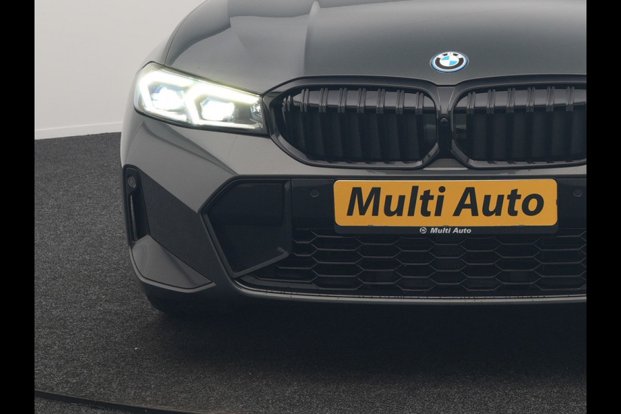 BMW 3 Serie Touring 330e M Sport FACELIFT PHEV 293pk Dealer O.H. | Trekhaak Af Fabriek | Panodak | Head Up | Camera | Dravitgrau | Lederen Sportstoelen Verwarmd | Sfeerverlichting | Apple Carplay | Keyless | Blis | Cruise Control | Navigatie | DAB | Plug In Hybrid |