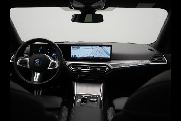 BMW 3 Serie Touring 330e M Sport FACELIFT PHEV 293pk Dealer O.H. | Trekhaak Af Fabriek | Panodak | Head Up | Camera | Dravitgrau | Lederen Sportstoelen Verwarmd | Sfeerverlichting | Apple Carplay | Keyless | Blis | Cruise Control | Navigatie | DAB | Plug In Hybrid |