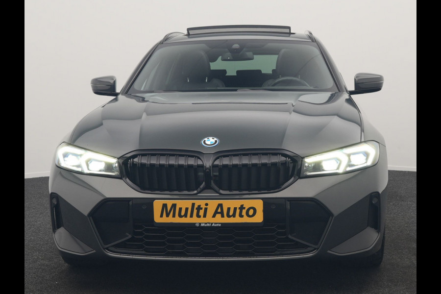 BMW 3 Serie Touring 330e M Sport FACELIFT PHEV 293pk Dealer O.H. | Trekhaak Af Fabriek | Panodak | Head Up | Camera | Dravitgrau | Lederen Sportstoelen Verwarmd | Sfeerverlichting | Apple Carplay | Keyless | Blis | Cruise Control | Navigatie | DAB | Plug In Hybrid |