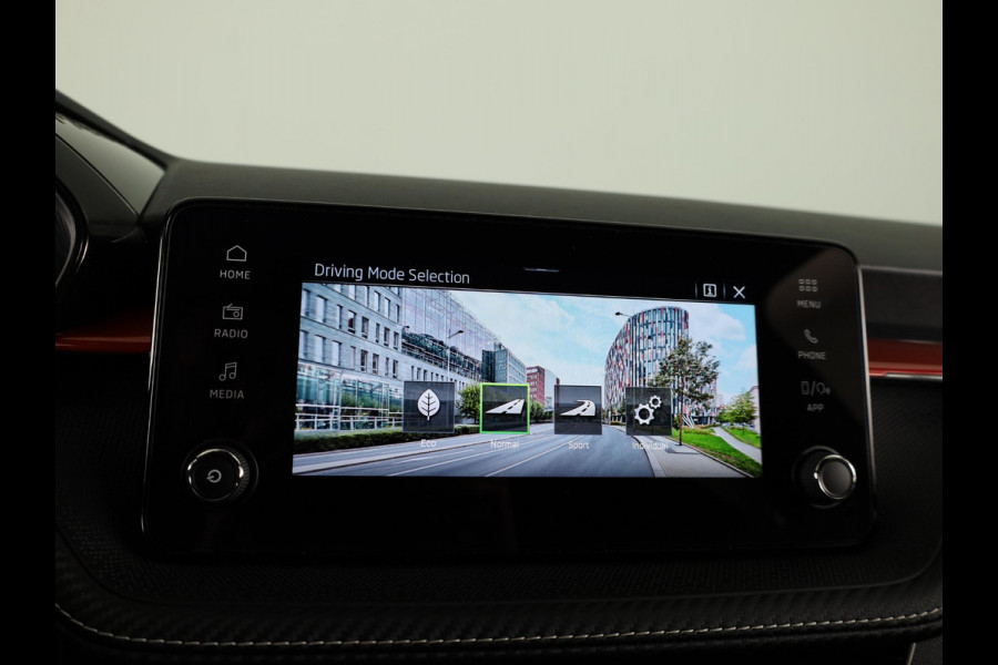 Škoda Fabia 1.0 TSI Monte Carlo 115 PK DSG | Verlengde garantie | Navigatie via app | Stoelverwarming | Adaptieve cruise control | Side assist |