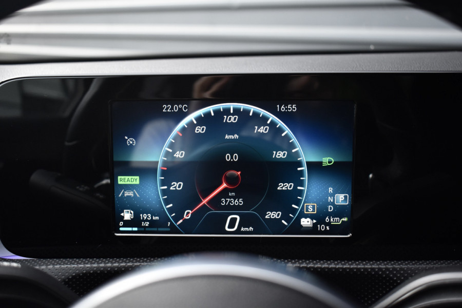 Mercedes-Benz A-Klasse 250 e AMG Line | Sfeerverlichting | Stoelverwarming | 18'' Wielen | CarPlay | Navigatie |