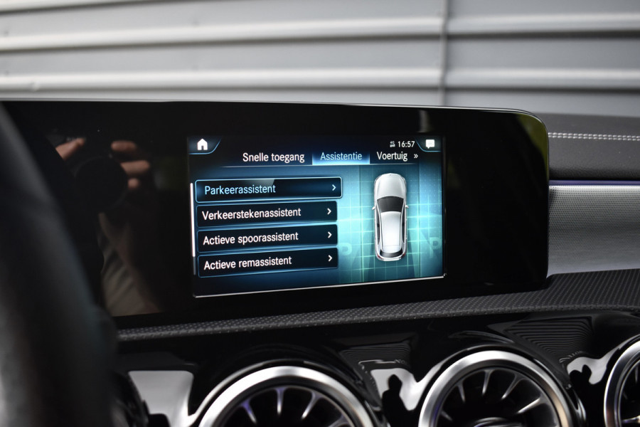 Mercedes-Benz A-Klasse 250 e AMG Line | Sfeerverlichting | Stoelverwarming | 18'' Wielen | CarPlay | Navigatie |