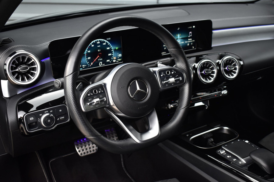 Mercedes-Benz A-Klasse 250 e AMG Line | Sfeerverlichting | Stoelverwarming | 18'' Wielen | CarPlay | Navigatie |