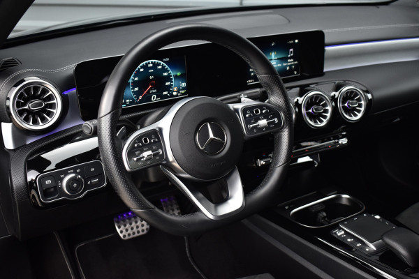 Mercedes-Benz A-Klasse 250 e AMG Line | Sfeerverlichting | Stoelverwarming | 18'' Wielen | CarPlay | Navigatie |