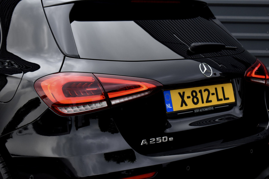 Mercedes-Benz A-Klasse 250 e AMG Line | Sfeerverlichting | Stoelverwarming | 18'' Wielen | CarPlay | Navigatie |