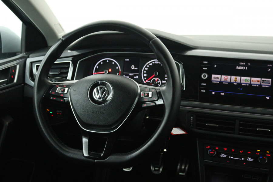 Volkswagen Polo 1.0 TSI Highline (PARKEERSENSOREN, CRUISE CONTROL ADAPTIEF, CARPLAY)