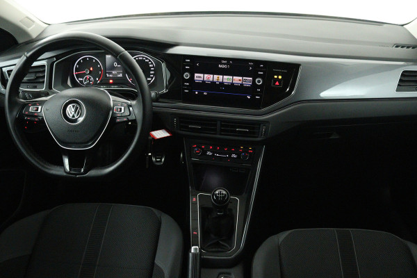 Volkswagen Polo 1.0 TSI Highline (PARKEERSENSOREN, CRUISE CONTROL ADAPTIEF, CARPLAY)