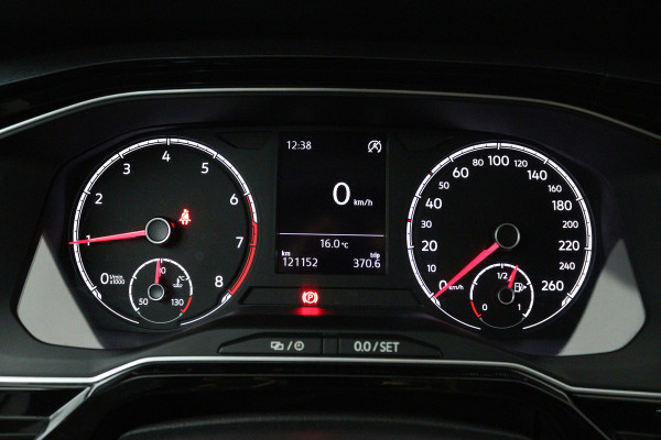 Volkswagen Polo 1.0 TSI Highline (PARKEERSENSOREN, CRUISE CONTROL ADAPTIEF, CARPLAY)