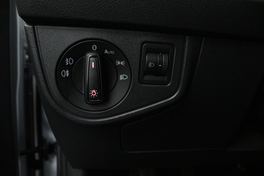 Volkswagen Polo 1.0 TSI Highline (PARKEERSENSOREN, CRUISE CONTROL ADAPTIEF, CARPLAY)