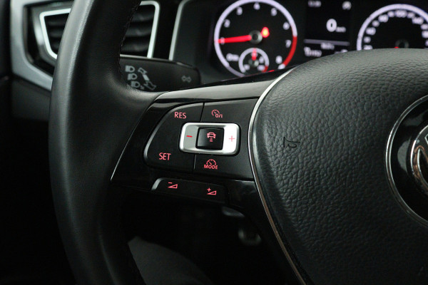 Volkswagen Polo 1.0 TSI Highline (PARKEERSENSOREN, CRUISE CONTROL ADAPTIEF, CARPLAY)