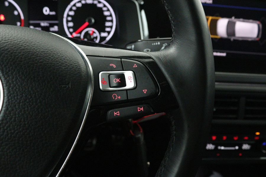 Volkswagen Polo 1.0 TSI Highline (PARKEERSENSOREN, CRUISE CONTROL ADAPTIEF, CARPLAY)