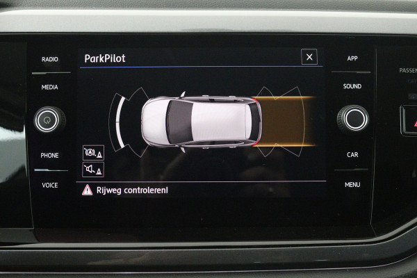 Volkswagen Polo 1.0 TSI Highline (PARKEERSENSOREN, CRUISE CONTROL ADAPTIEF, CARPLAY)