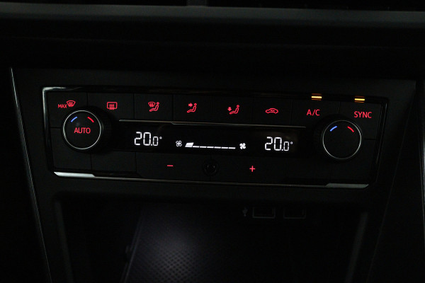 Volkswagen Polo 1.0 TSI Highline (PARKEERSENSOREN, CRUISE CONTROL ADAPTIEF, CARPLAY)