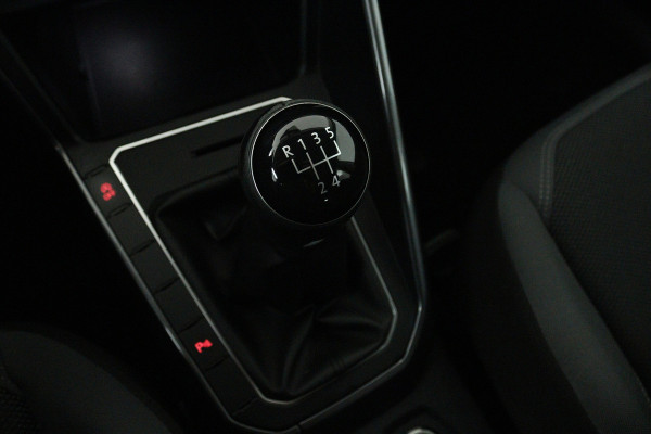 Volkswagen Polo 1.0 TSI Highline (PARKEERSENSOREN, CRUISE CONTROL ADAPTIEF, CARPLAY)