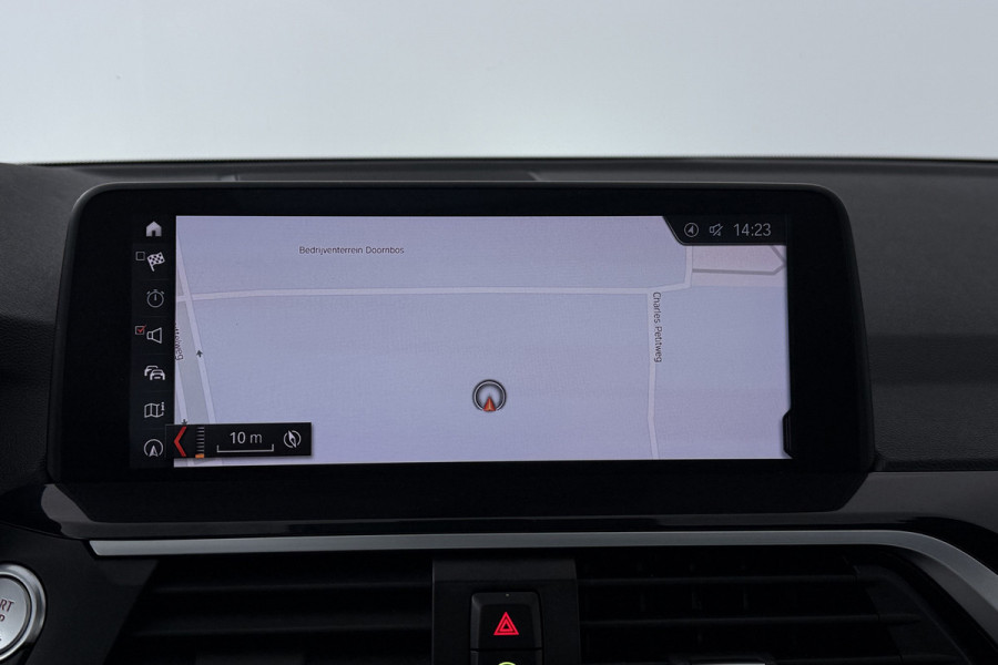 BMW X3 XDrive30i High Executive (PANORAMADAK, TREKHAAK, STOELVERWARMING, CAMERA, NAVIGATIE, DEALER ONDERHOUDEN)