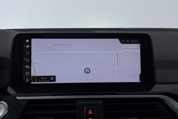 BMW X3 XDrive30i High Executive (PANORAMADAK, TREKHAAK, STOELVERWARMING, CAMERA, NAVIGATIE, DEALER ONDERHOUDEN)