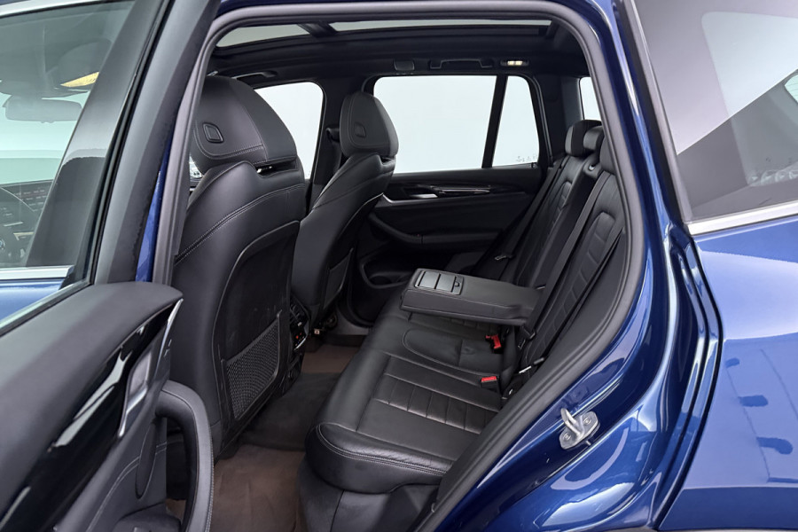 BMW X3 XDrive30i High Executive (PANORAMADAK, TREKHAAK, STOELVERWARMING, CAMERA, NAVIGATIE, DEALER ONDERHOUDEN)