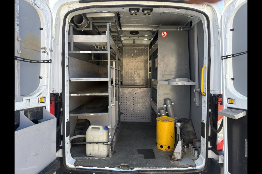 Ford Transit 2.0 TDCI 130PK L2H2 Airco Cruise Control Parkeersensoren Stoelverwarming Zwaailampen Kastwand Inbouw