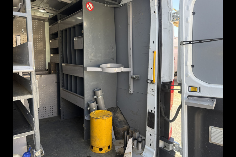 Ford Transit 2.0 TDCI 130PK L2H2 Airco Cruise Control Parkeersensoren Stoelverwarming Zwaailampen Kastwand Inbouw
