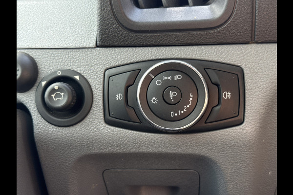 Ford Transit 2.0 TDCI 130PK L2H2 Airco Cruise Control Parkeersensoren Stoelverwarming Zwaailampen Kastwand Inbouw