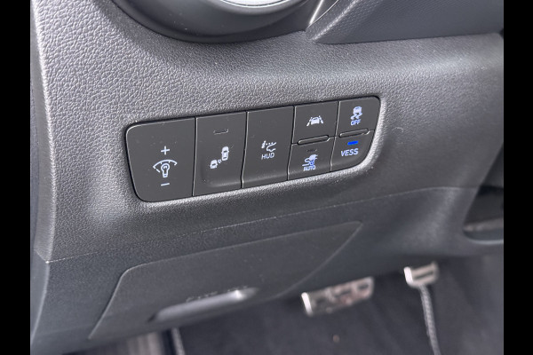 Hyundai Kona EV 64kWh 204pk Premium Warmtepomp Leer Head-Up Display Apple Carplay Android Navi Camera Elektr.Stoelen+Verwarmd+Ventilatie Adap Verwarmd Stuur Pdc Subwoofer Bluetooth Dodehoek detector Privacy Glas Rijstrooksensor Origineel Nederlandse EV
