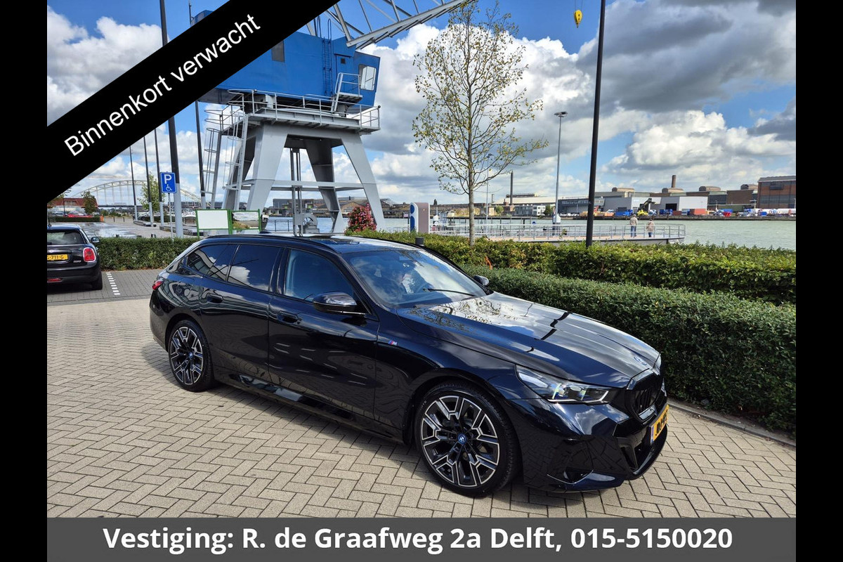 BMW 5 Serie Touring 530e M-Pakket | Harman Kardon | Elektrisch wegklapbare trekhaak | Leder | december 25 | Ned. Auto
