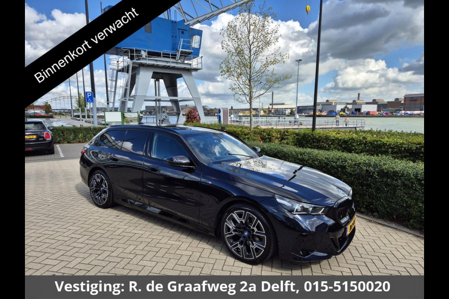 BMW 5 Serie Touring 530e M-Pakket | Harman Kardon | Elektrisch wegklapbare trekhaak | Leder | december 25 | Ned. Auto