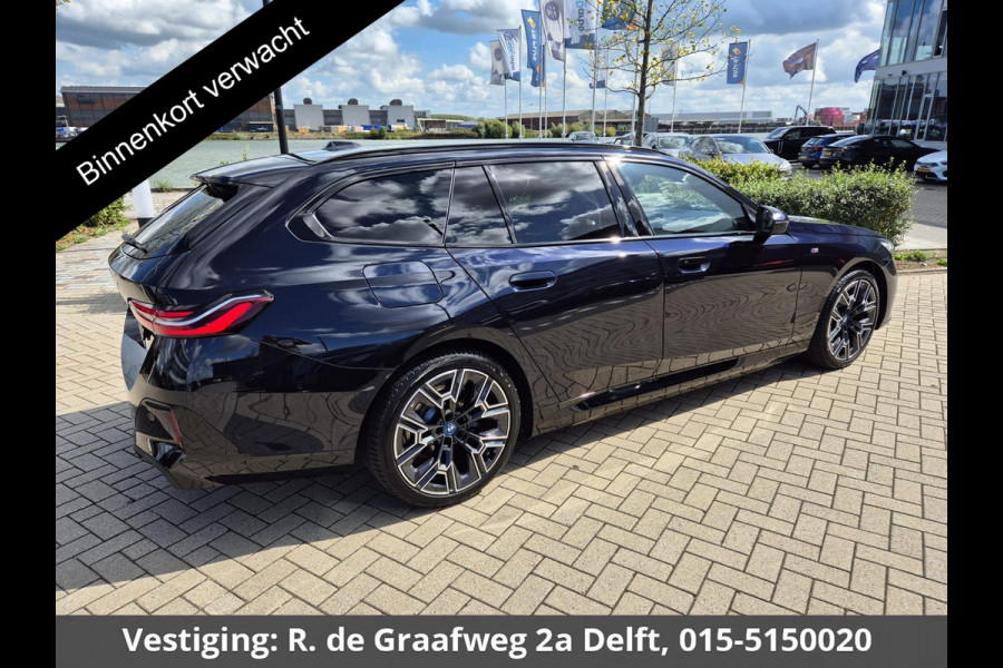 BMW 5 Serie Touring 530e M-Pakket | Harman Kardon | Elektrisch wegklapbare trekhaak | Leder | december 25 | Ned. Auto