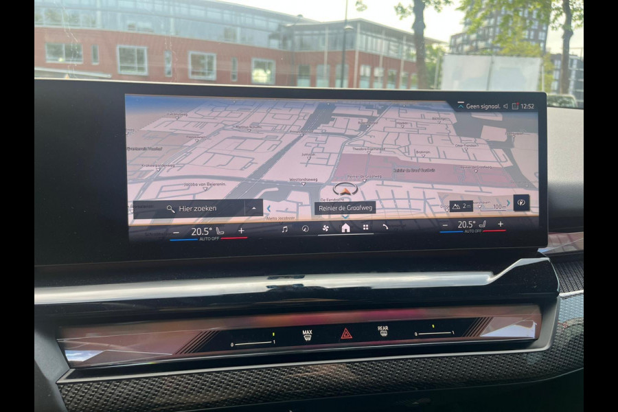 BMW 5 Serie Touring 530e M-Pakket | Harman Kardon | Elektrisch wegklapbare trekhaak | Leder | december 25 | Ned. Auto