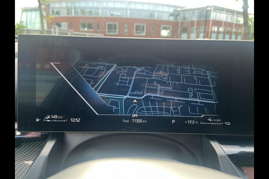 BMW 5 Serie Touring 530e M-Pakket | Harman Kardon | Elektrisch wegklapbare trekhaak | Leder | december 25 | Ned. Auto