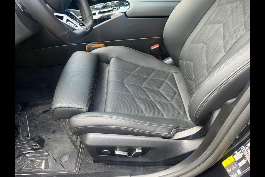 BMW 5 Serie Touring 530e M-Pakket | Harman Kardon | Elektrisch wegklapbare trekhaak | Leder | december 25 | Ned. Auto