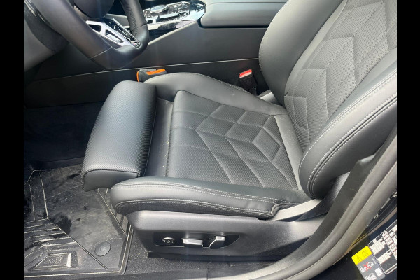 BMW 5 Serie Touring 530e M-Pakket | Harman Kardon | Elektrisch wegklapbare trekhaak | Leder | december 25 | Ned. Auto