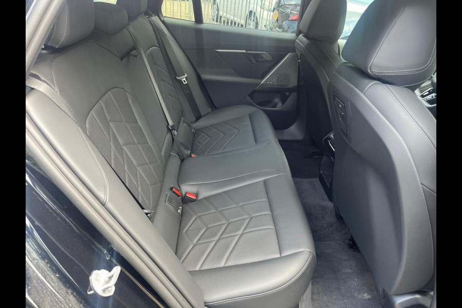 BMW 5 Serie Touring 530e M-Pakket | Harman Kardon | Elektrisch wegklapbare trekhaak | Leder | december 25 | Ned. Auto