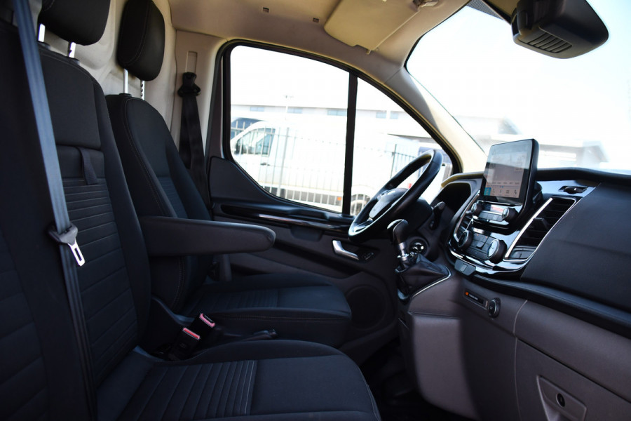 Ford Transit Custom 300 2.0 TDCI L2H1 Limited Camera, Cruise, Carplay, 2 x Schuifdeur, Trekhaak, 130pk, Stoelverwarming, Multimedia, Uniek!