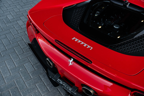 Ferrari SF90 Spider 4.0 V8 - Origineel NL | Rosso Corsa | Lift | JBL