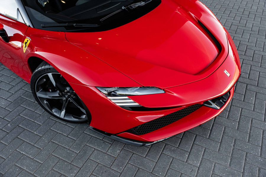 Ferrari SF90 Spider 4.0 V8 - Origineel NL | Rosso Corsa | Lift | JBL