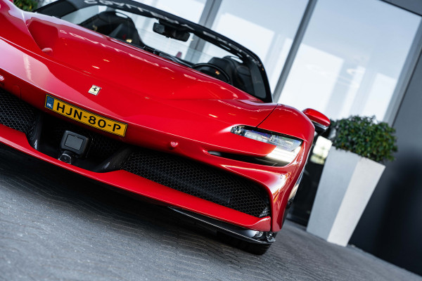 Ferrari SF90 Spider 4.0 V8 - Origineel NL | Rosso Corsa | Lift | JBL