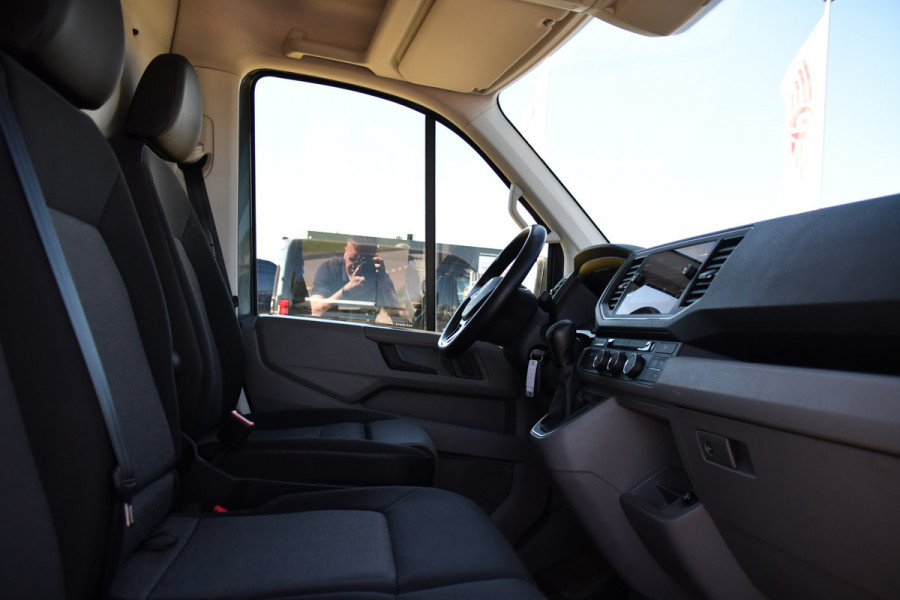 Volkswagen Crafter 35 2.0 TDI L3H2 Highline PB Edition Cruise, Camera, Carplay, LED, Stuur verwarming, 177pk, Automaat, Multimedia, NAVI, Uniek!
