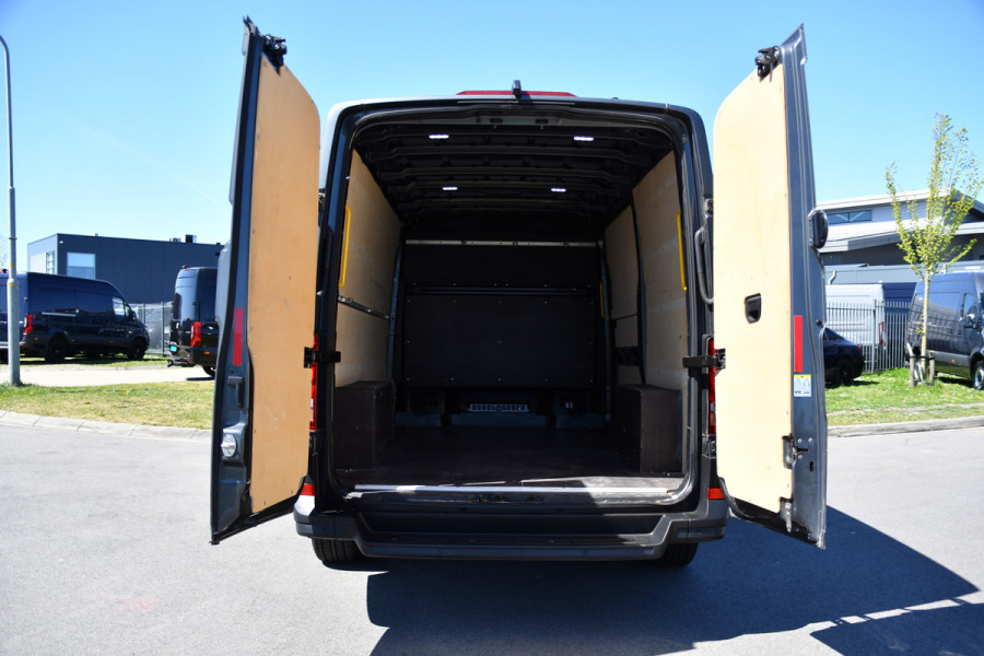 Volkswagen Crafter 35 2.0 TDI L3H2 Highline PB Edition Cruise, Camera, Carplay, LED, Stuur verwarming, 177pk, Automaat, Multimedia, NAVI, Uniek!