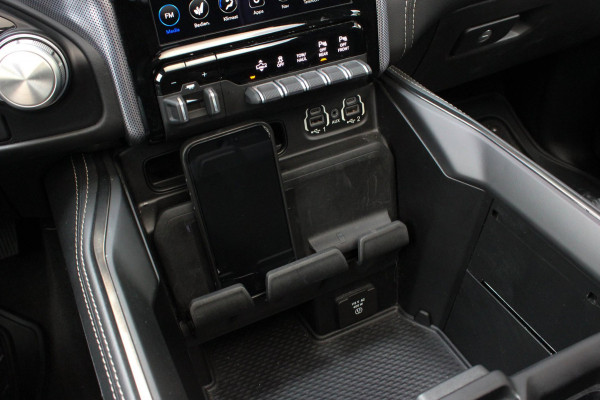 Dodge Ram 1500 5.7 V8 4x4 CREW CAB LIMITED 2020 100DKM / PANO-DAK / COMPLETE HISTORY / FULL OPTIONS / LUCHTVERING / GROOT NAVI