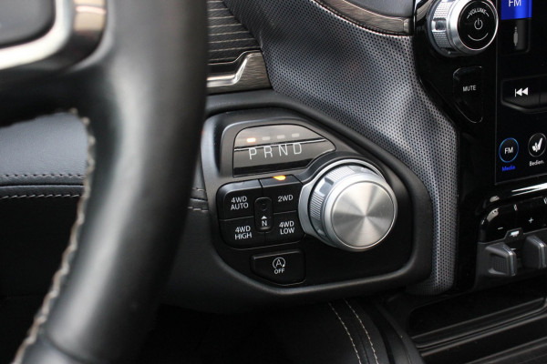 Dodge Ram 1500 5.7 V8 4x4 CREW CAB LIMITED 2020 100DKM / PANO-DAK / COMPLETE HISTORY / FULL OPTIONS / LUCHTVERING / GROOT NAVI