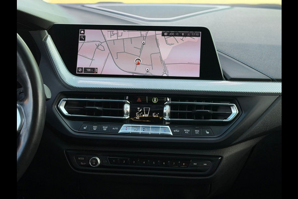BMW 2 Serie Gran Coupé 218i AUTOMAAT M- Sport pakket, panoramadak,stoelverwarming, adaptief cruise controle, 19 inch