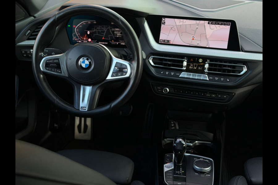 BMW 2 Serie Gran Coupé 218i AUTOMAAT M- Sport pakket, panoramadak,stoelverwarming, adaptief cruise controle, 19 inch