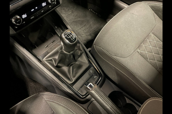 Škoda Kamiq 1.0 TSI Active|TREKHAAK|ACC|ANDROID AUTO|APPLE CARPLAY|CLIMATE CONTROL|DIGITAL COCKPIT|STOELVERWARMING|PDC V+A|LMV|