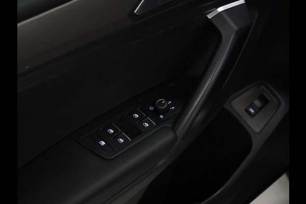 Volkswagen Tiguan Allspace 1.5 TSI Comfortline Business [SCHUIFDAK, APPLE CARPLAY, ANDROID AUTO, VIRTUAL COCKPIT, MASSAGE STOEL, VELOURS BEKLEDING, STOELVERWARMING, PARKEERSENSOR VOOR+ACHTER, NIEUWSTAAT]