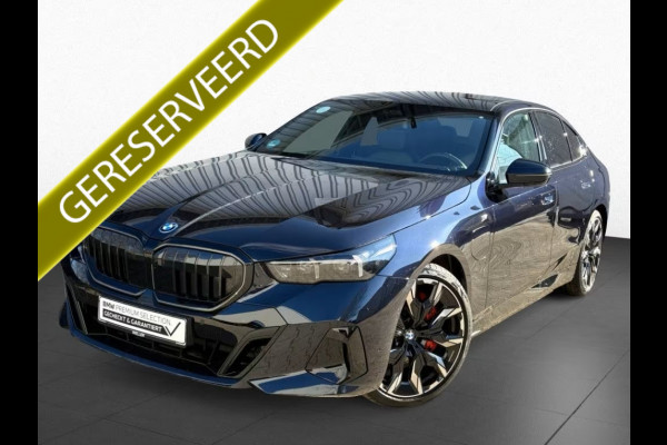 BMW 5 Serie 550e xDrive M-SPORT Pro ** PANO, MERINO LEDER, STOELVENT, B&W Sound, 21-inch LMV ** Ex. BMW AG - 26k onder NP ** ** INFORMEER OOK NAAR ONZE AANTREKKELIJKE FINANCIAL-LEASE TARIEVEN **